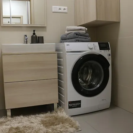 شقة Axman